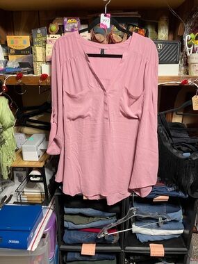 #392 side 3 missing “torrid” tag Women's Dusty Rose V-Neck Long Sleeve Blouse